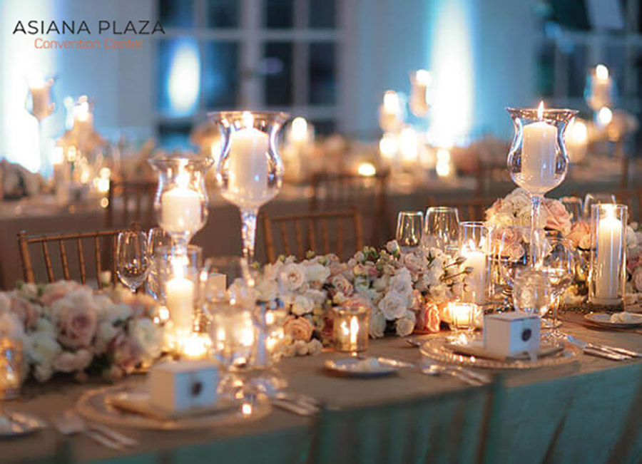 trang trí bàn tiệc cưới plaza