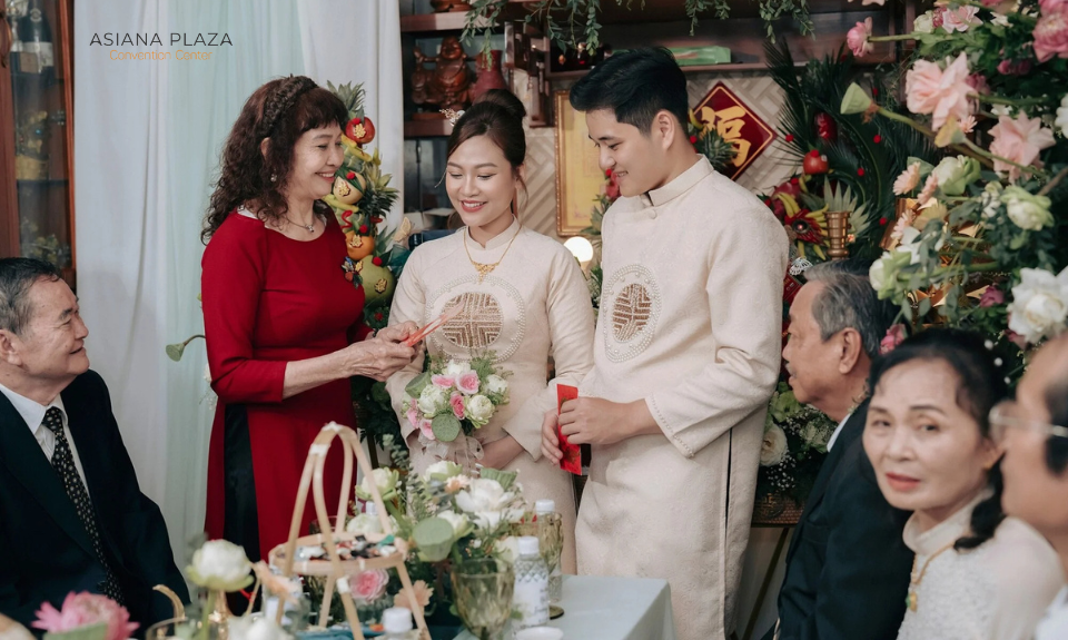Trao lễ ăn hỏi ấm áp