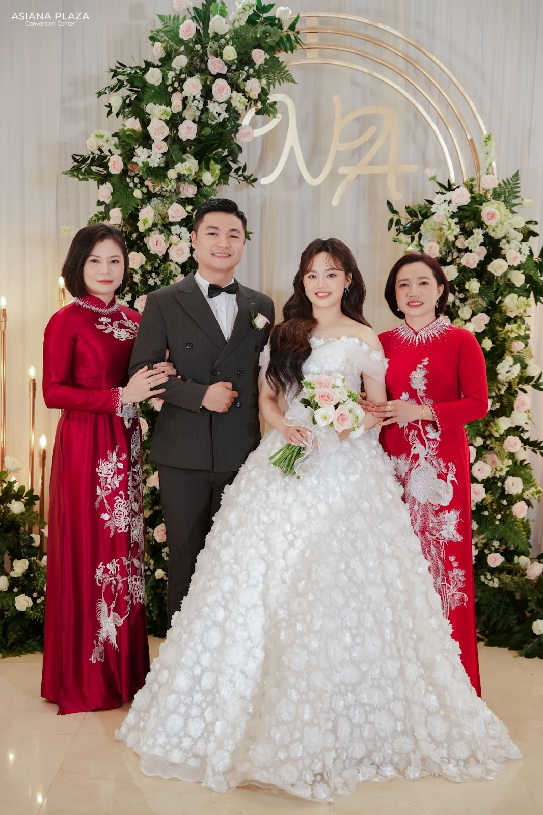 Khoảnh khắc lễ báo hỷ ấm áp