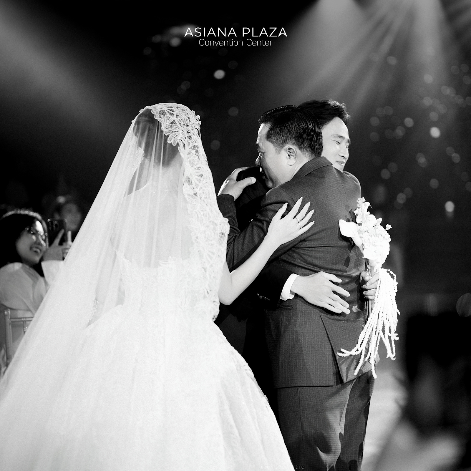 Trao dâu kết tình thông gia