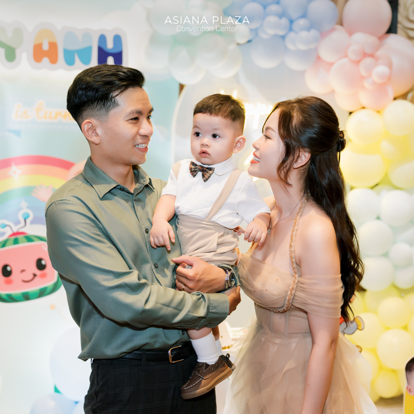 Bé bốc đồ thôi nôi