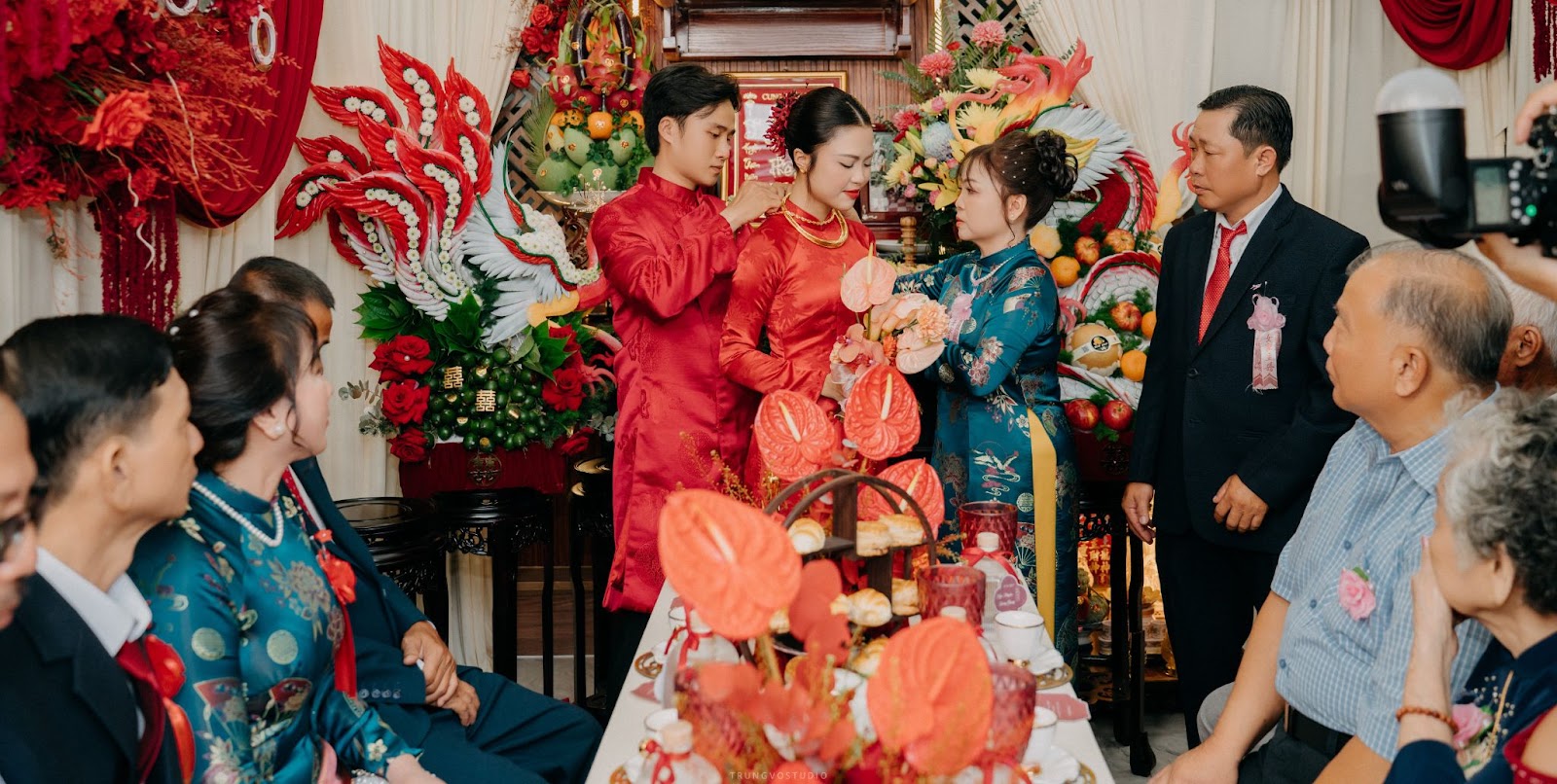 Nhà gái phát biểu lễ dạm ngõ