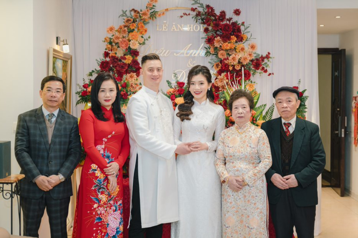 Nhà gái phát biểu nhận sính lễ