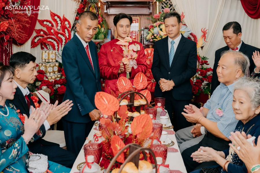 Nhà trai chọn người chủ hôn