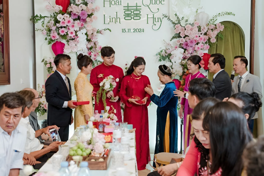 Trao nhẫn cưới và trang sức
