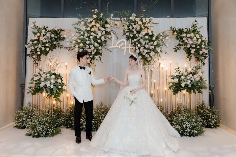 Cặp đôi nên ưu tiên chốt ngày cưới, ngân sách, khách mời và địa điểm tổ chức sớm
