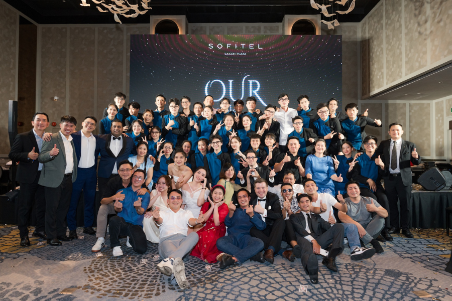 Không gian tiếp khách hiện đại tại Khách sạn Sofitel Saigon Plaza.