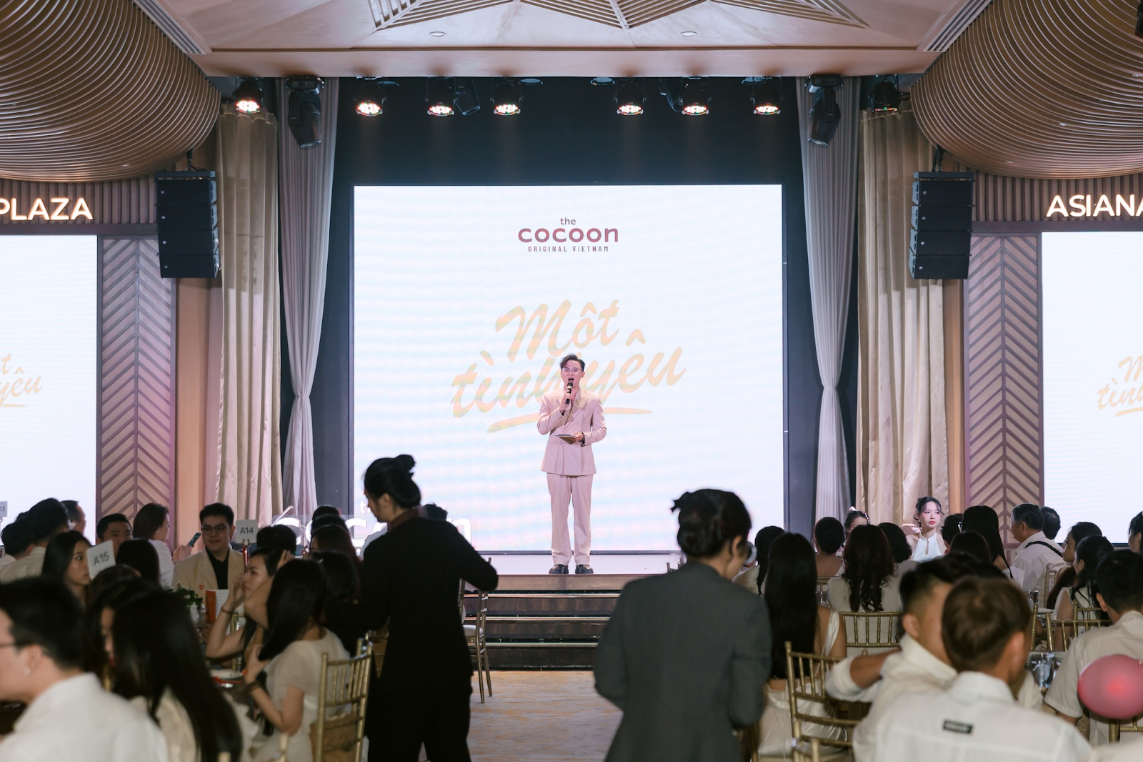 tiec tat nien cong ty