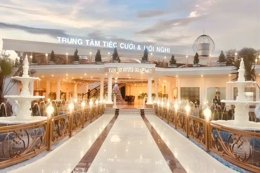 Sảnh tiệc đơn giản