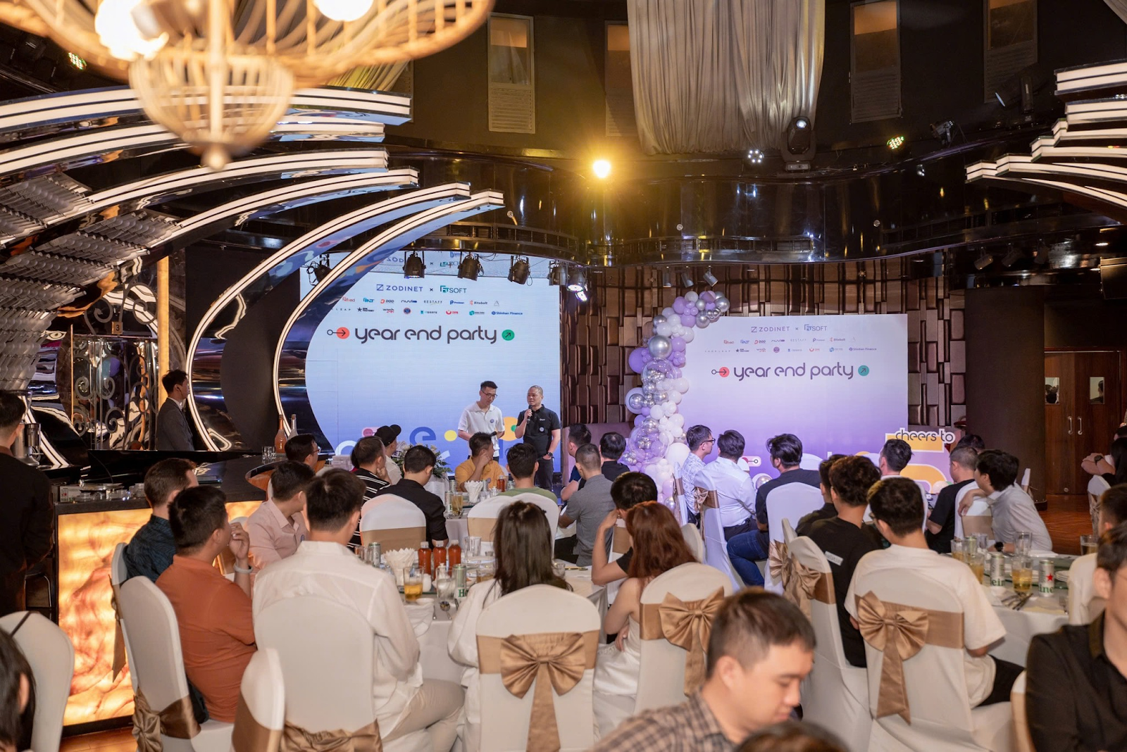 tiec tat nien cong ty