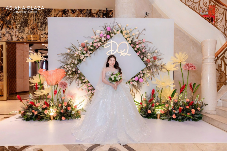 Trang trí backdrop hoa độc đáo