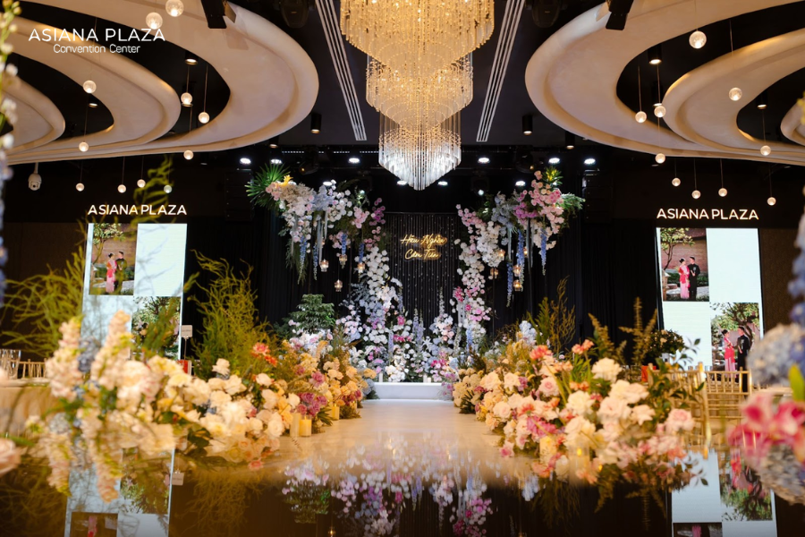 Trang trí backdrop tiệc cưới nhẹ nhàng