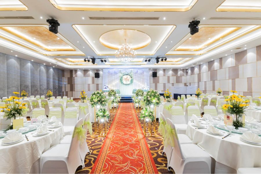 Không gian tiệc cưới trang trọng
