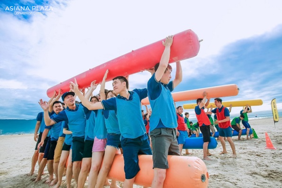 xu hướng đặt tiệc liên hoan cuối năm kết hợp team building