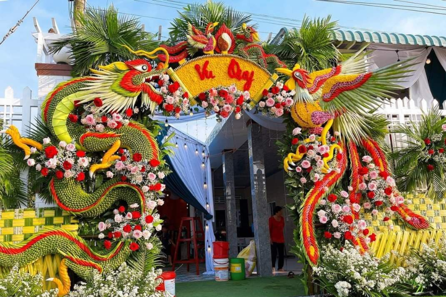 Cổng hoa lá dừa miền Tây