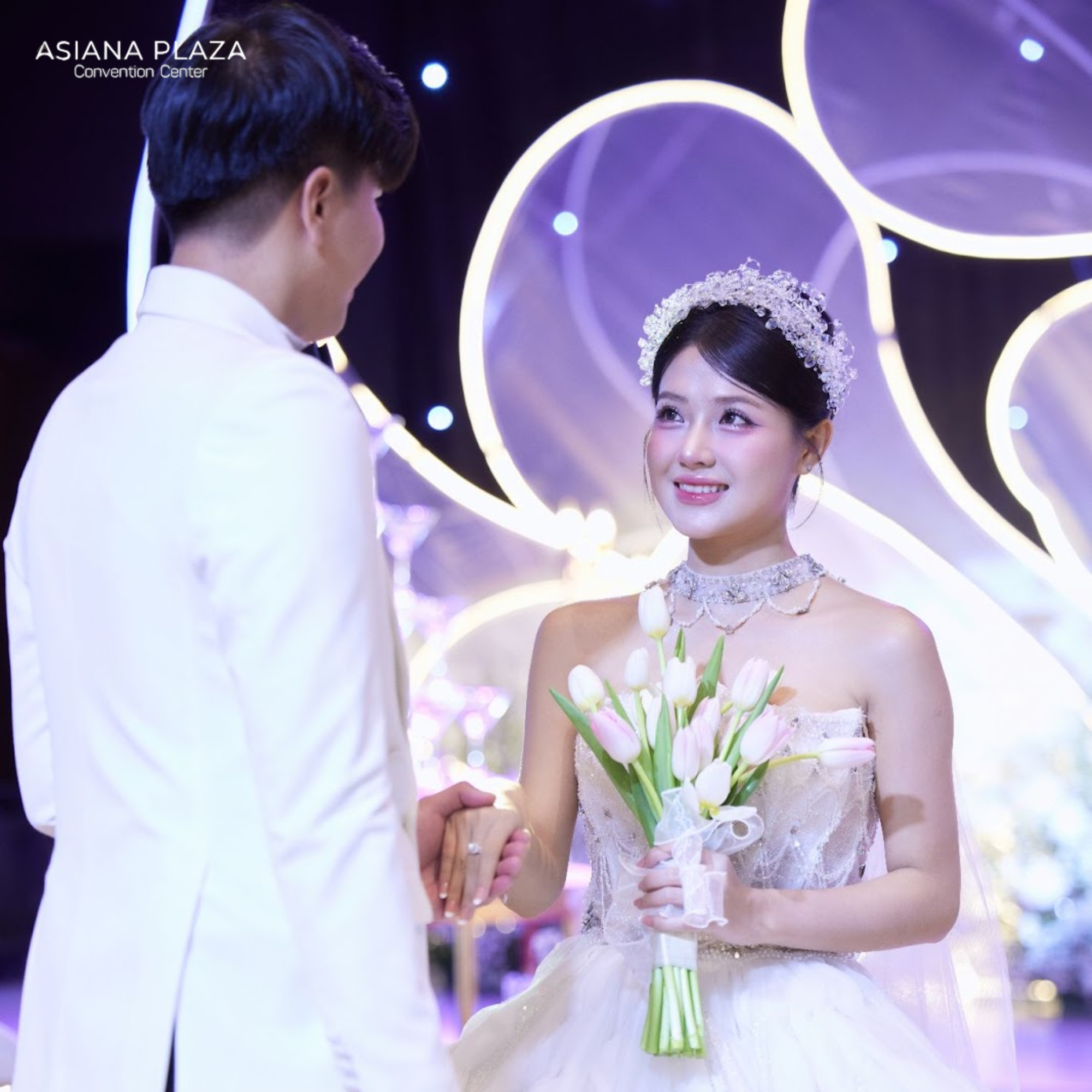 tóc bới cô dâu tạo kiểu