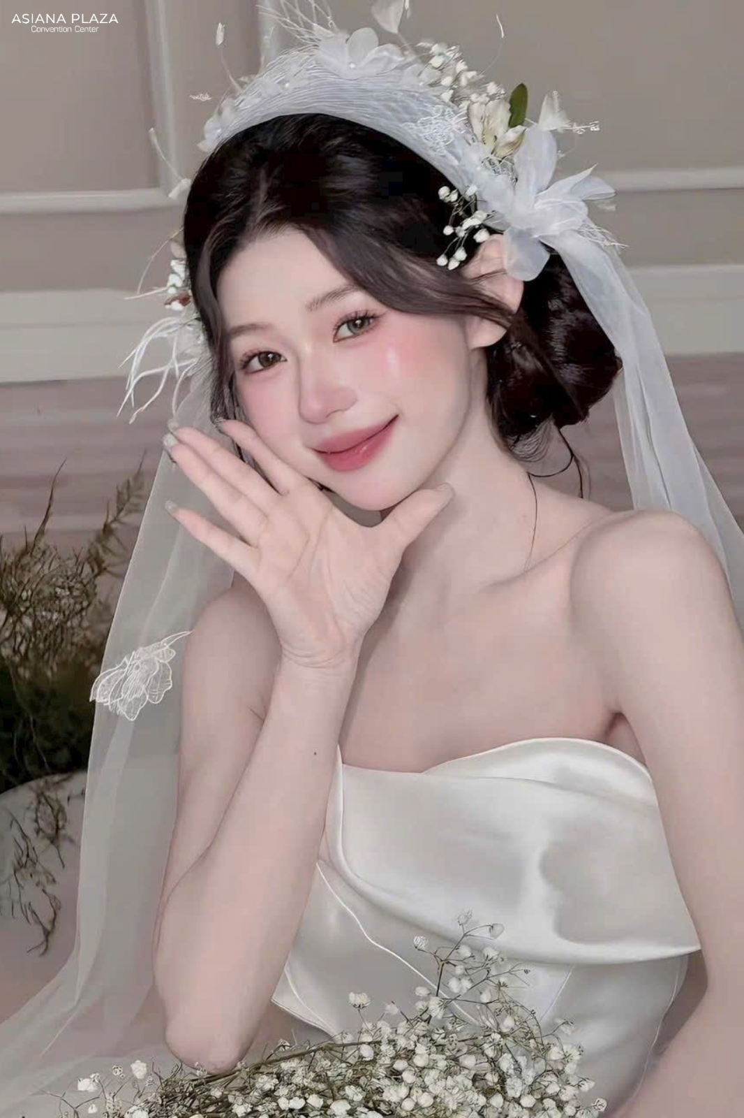 tóc bới cô dâu cài hoa baby