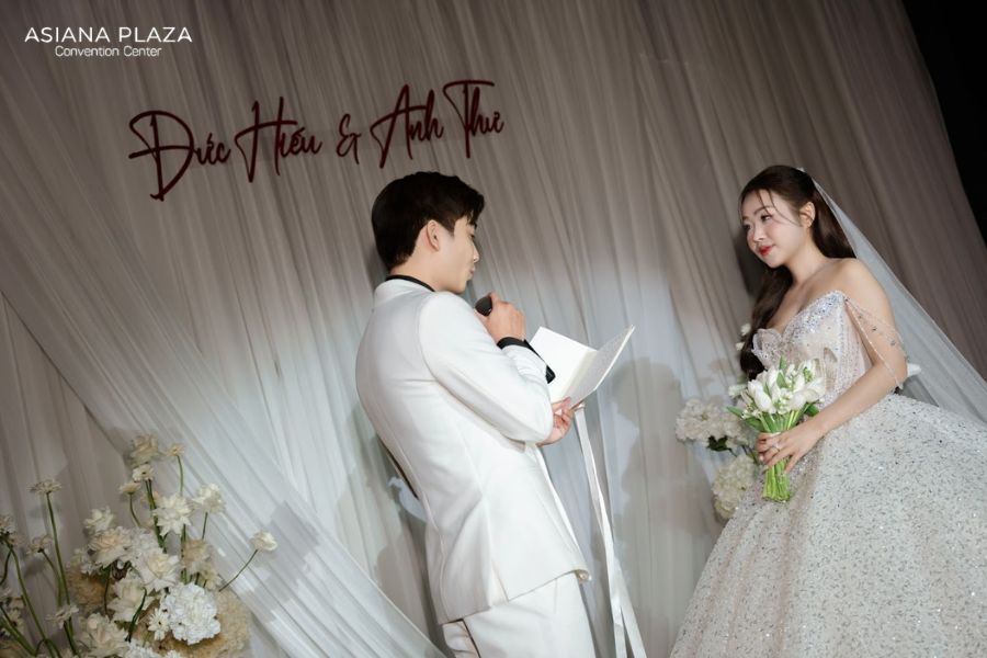 Cô dâu chú rể lời thề ngọt ngào