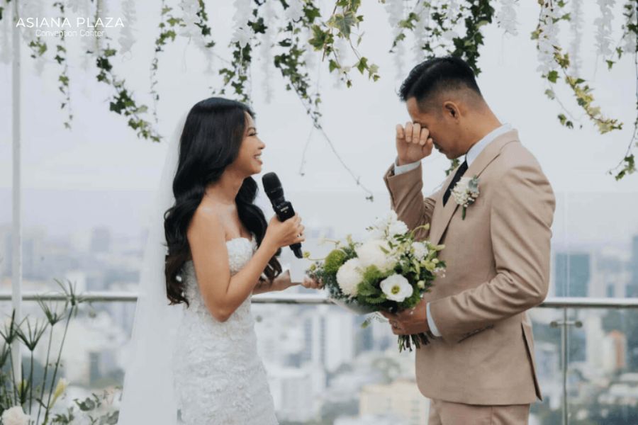 Cặp đôi trao lời hứa hôn phối