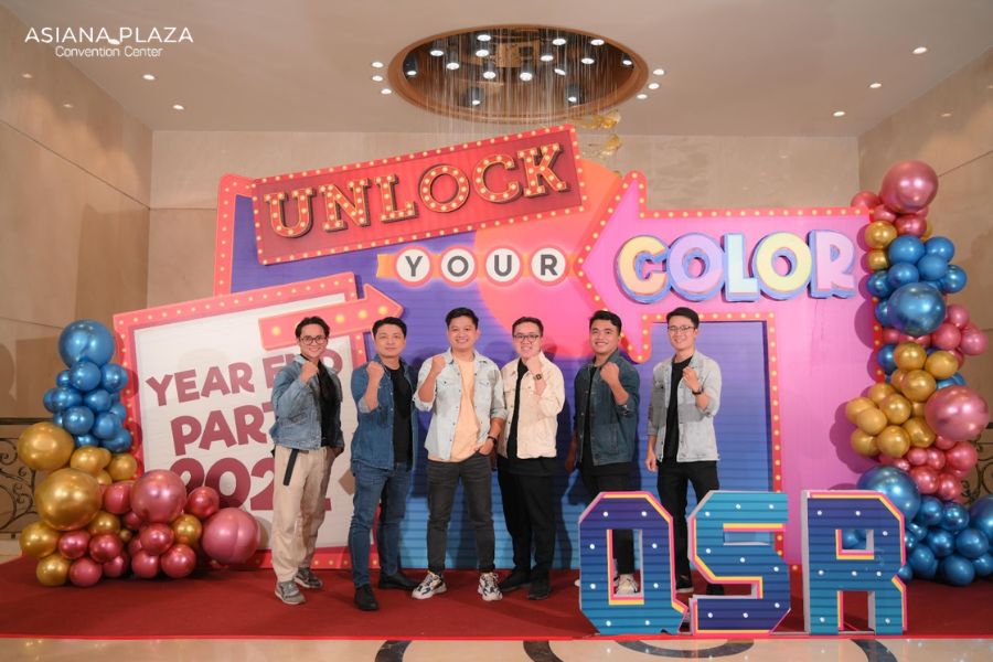Lựa chọn outfit đi tiệc cuối năm