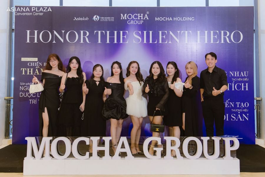 Trang phục nữ đi Year End Party