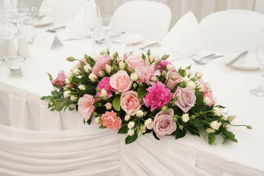 Hoa bàn tiệc hình cánh quạt