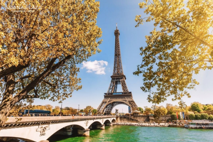 trăng mật lãng mạn tại Paris