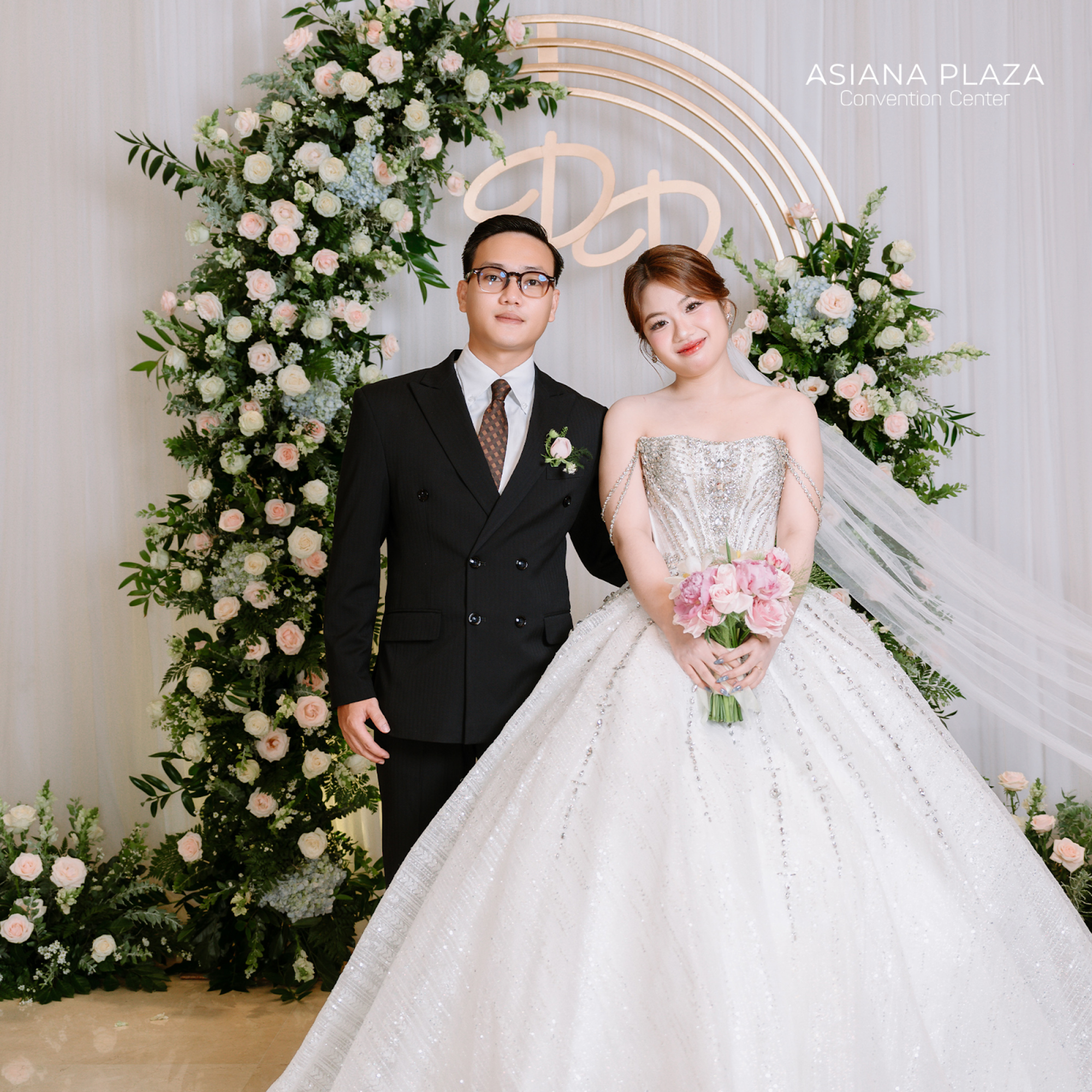 Chụp hình cưới cho cặp đôi