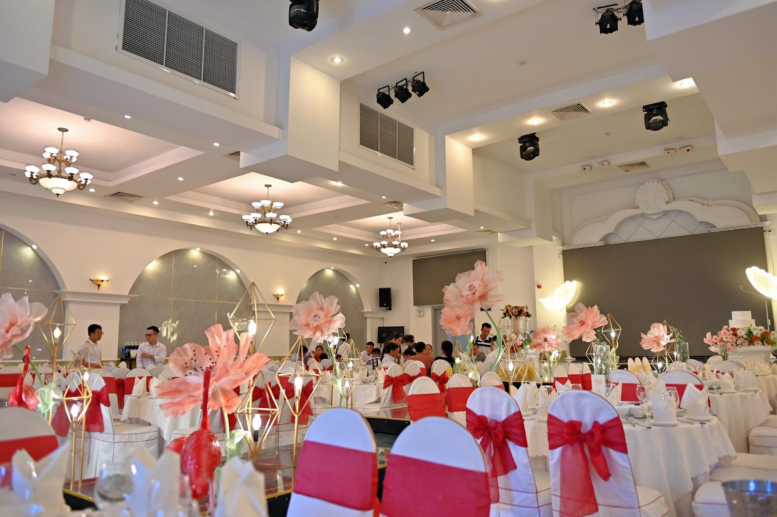 Sảnh cưới lãng mạn Emi Wedding