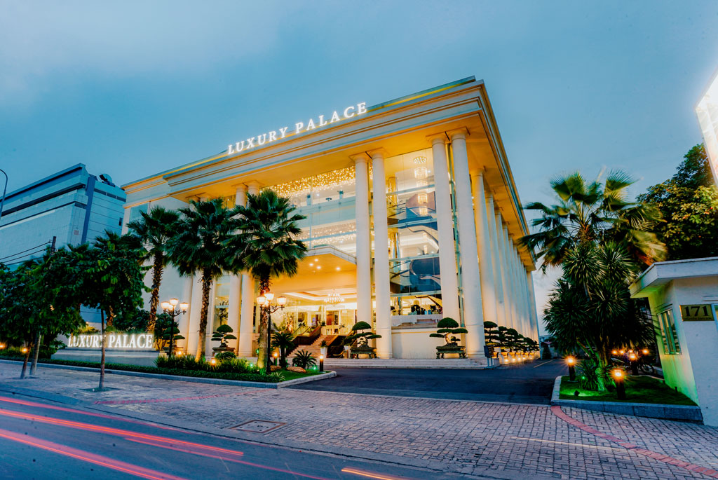  Sảnh cưới hoàng gia Luxury Palace