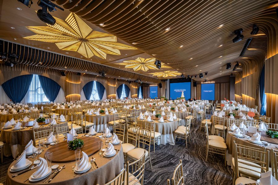 Trang tri tiec cuoi tron goi