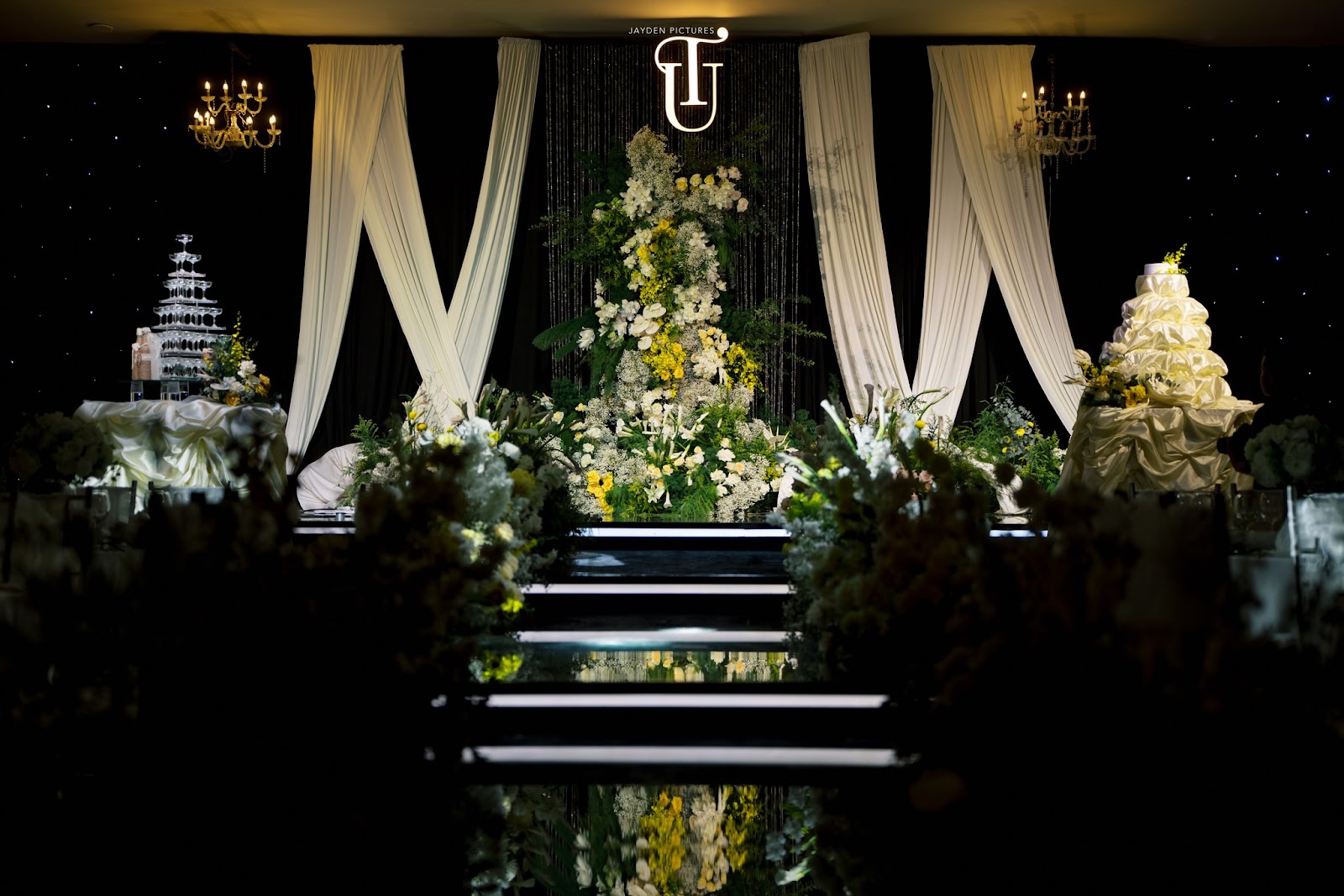 Sảnh cưới 4 sao MerPerle Crystal