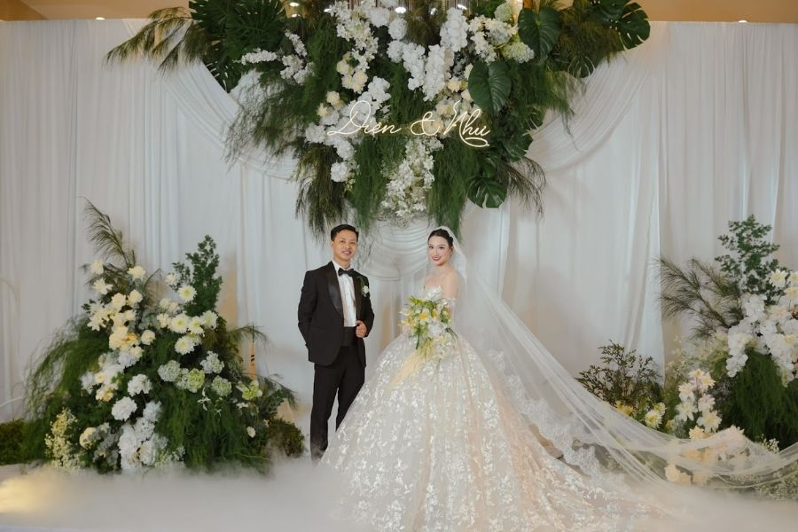 Trang phục le thanh hon