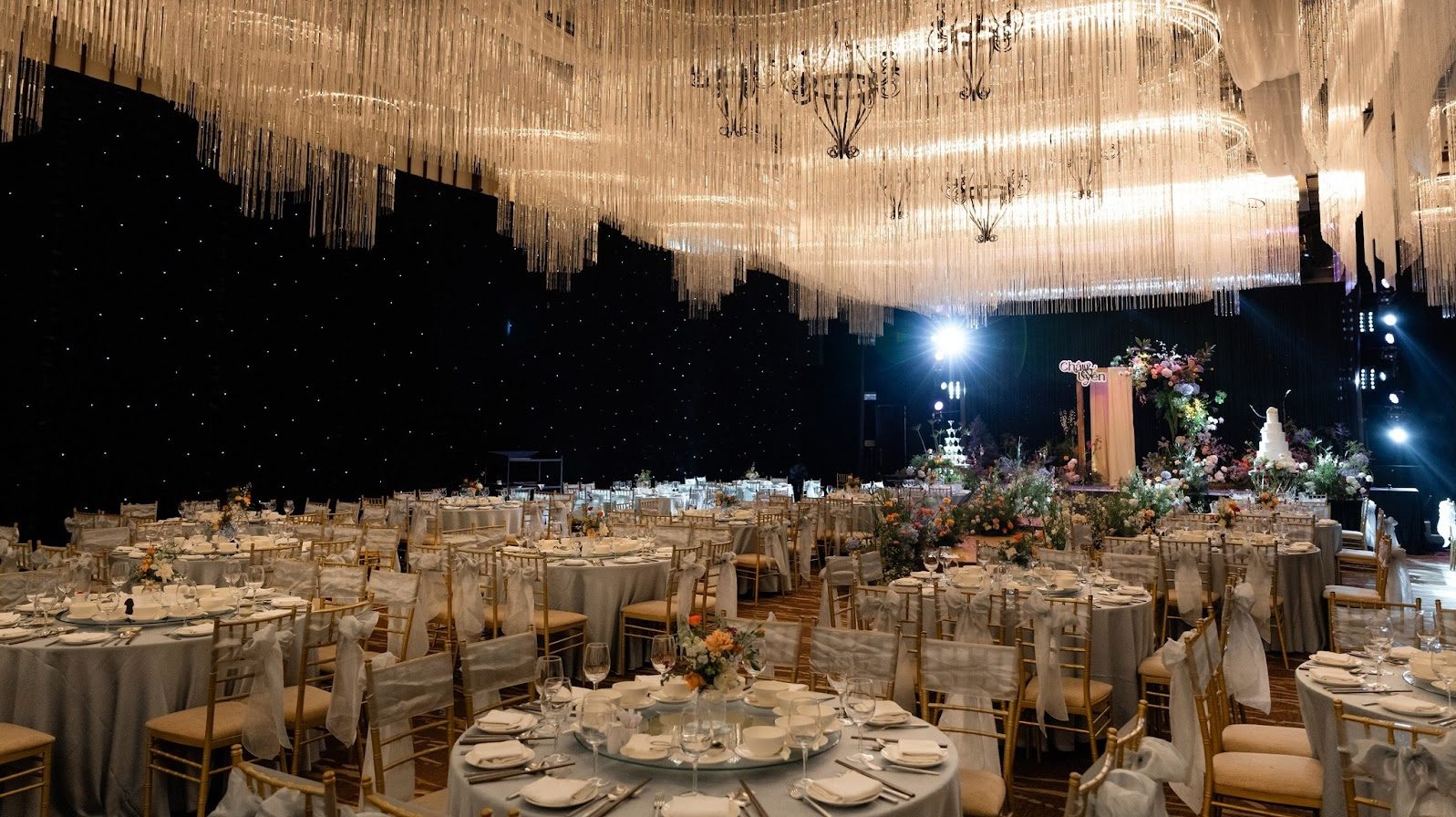 Sảnh tiệc Riverside Palace lãng mạn