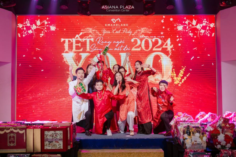 Trang trí tiệc tất niên