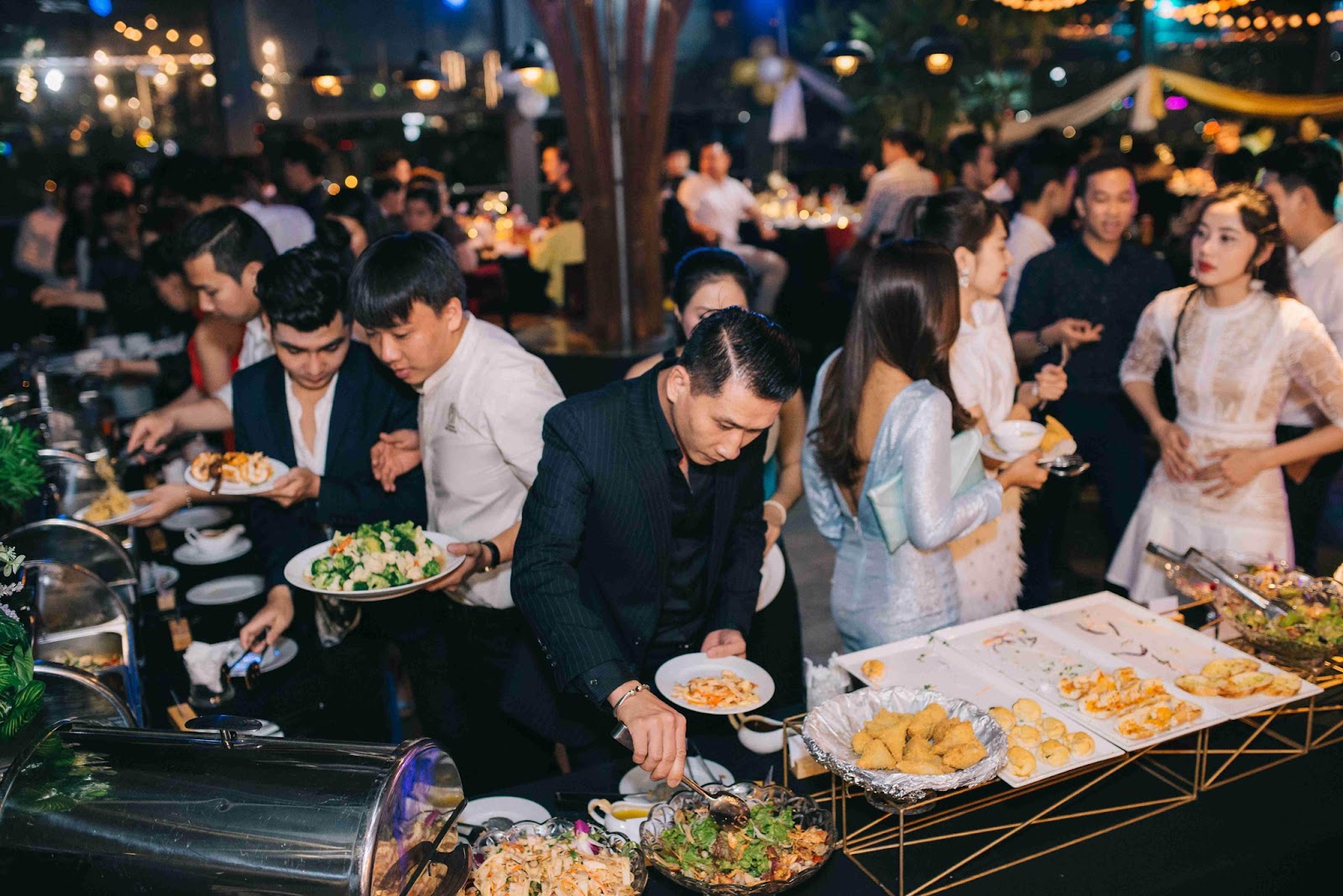 Tổ chức tiệc tri ân