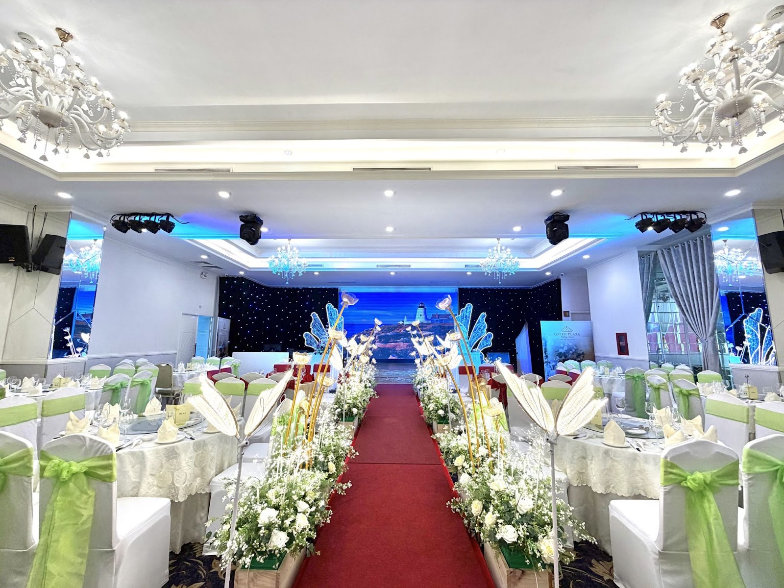 Lễ đường hoàng gia lộng lẫy