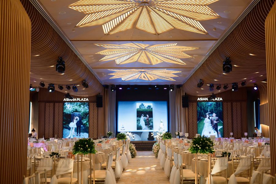 Bố trí bàn tiệc cưới 30 bàn