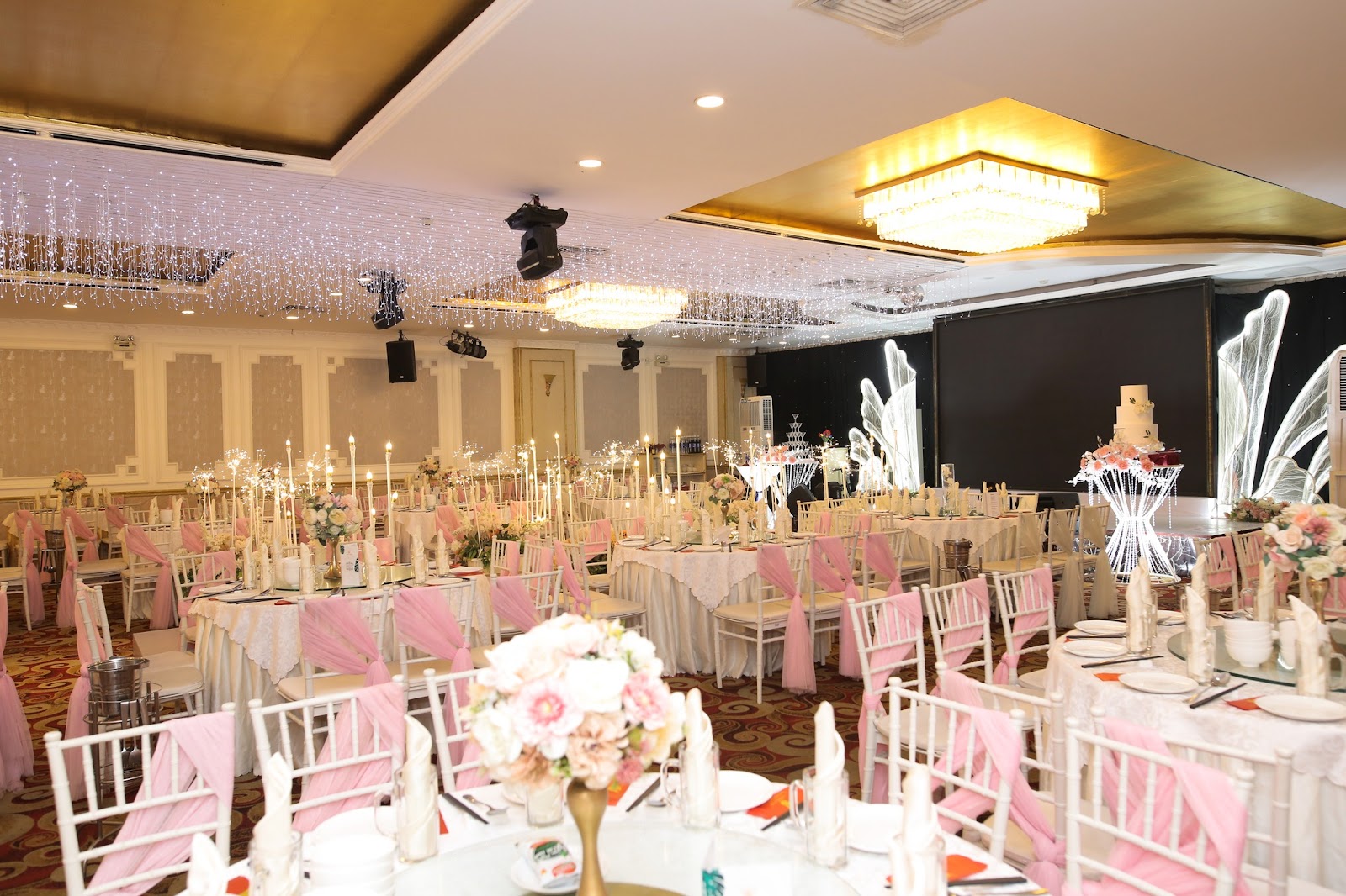 Lễ đường trắng tinh khôi