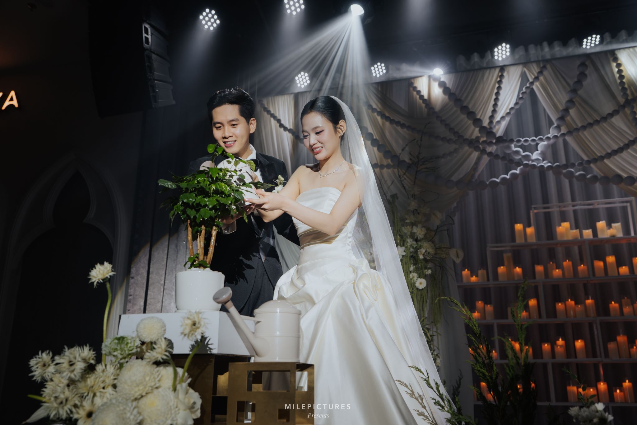 Nghi thức tưới cây tiệc cưới