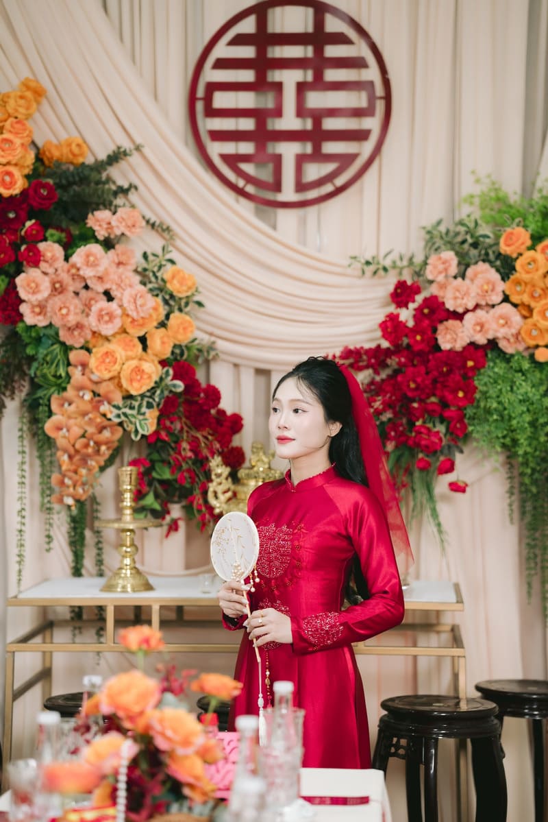Cô dâu xinh đẹp trong tà áo dài truyền thống