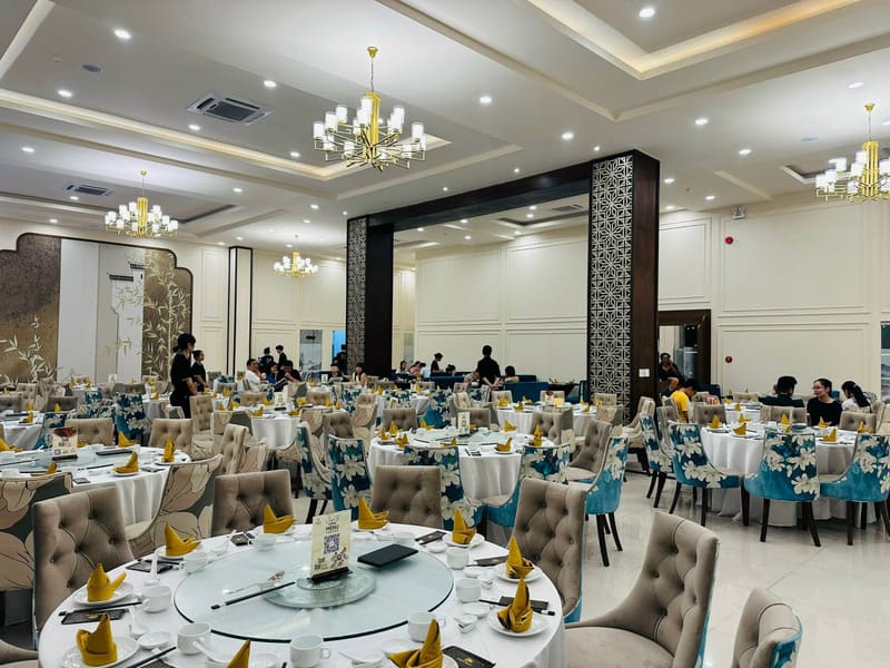 Nhà hàng Phúc Gia có thiết kế mang đậm dấu ấn Á Đông