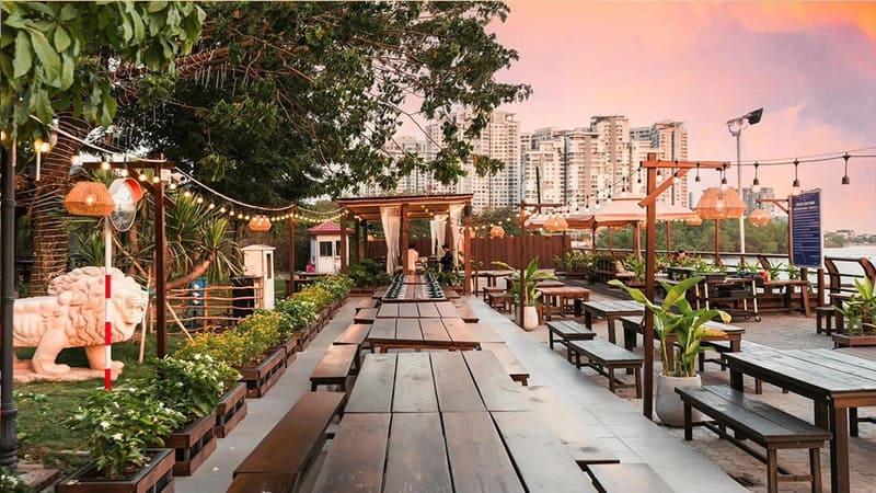 Boat House Bistro ghi điểm với không gian hướng ra sông Sài Gòn cực chill
