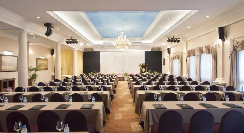 Majestic Saigon gây ấn tượng với thiết kế tối giản