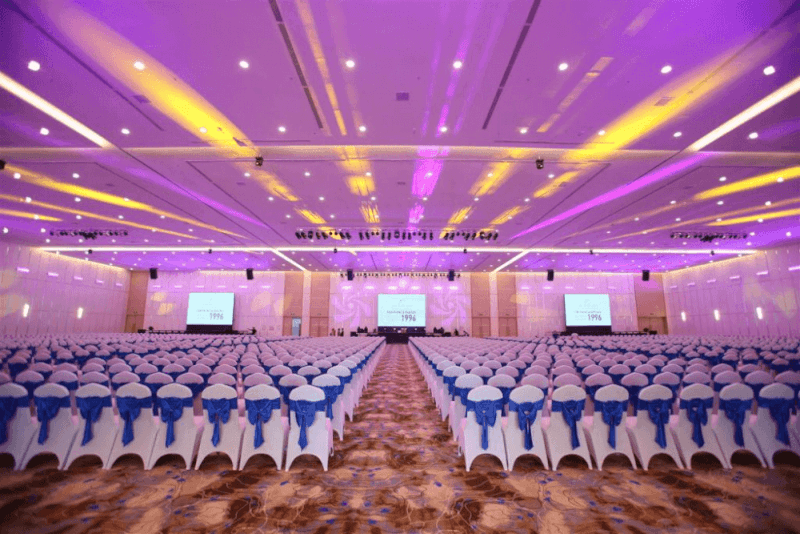 The ADORA Center sở hữu sảnh không cột, thiết kế trắng châu Âu và không gian rộng rãi (Nguồn: Internet)