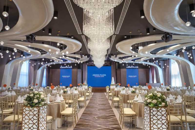 Sảnh Hapus tại Asiana Plaza Tân Phú với nét kiến trúc trần pha lê đầy ấn tượng