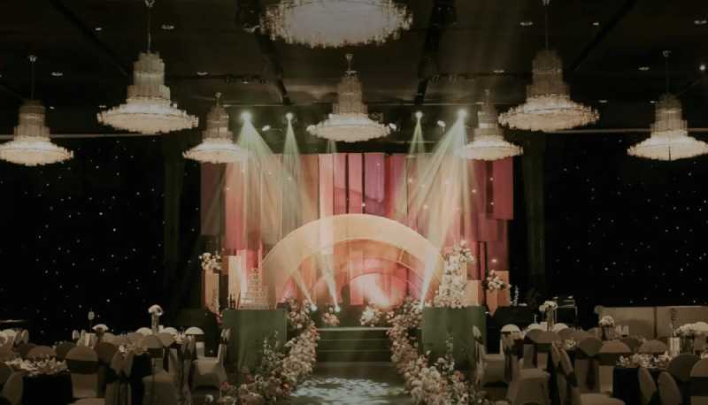 Gala Center nổi bật với sảnh chủ đề bốn mùa và vị trí thuận tiện di chuyển (Nguồn: Internet)