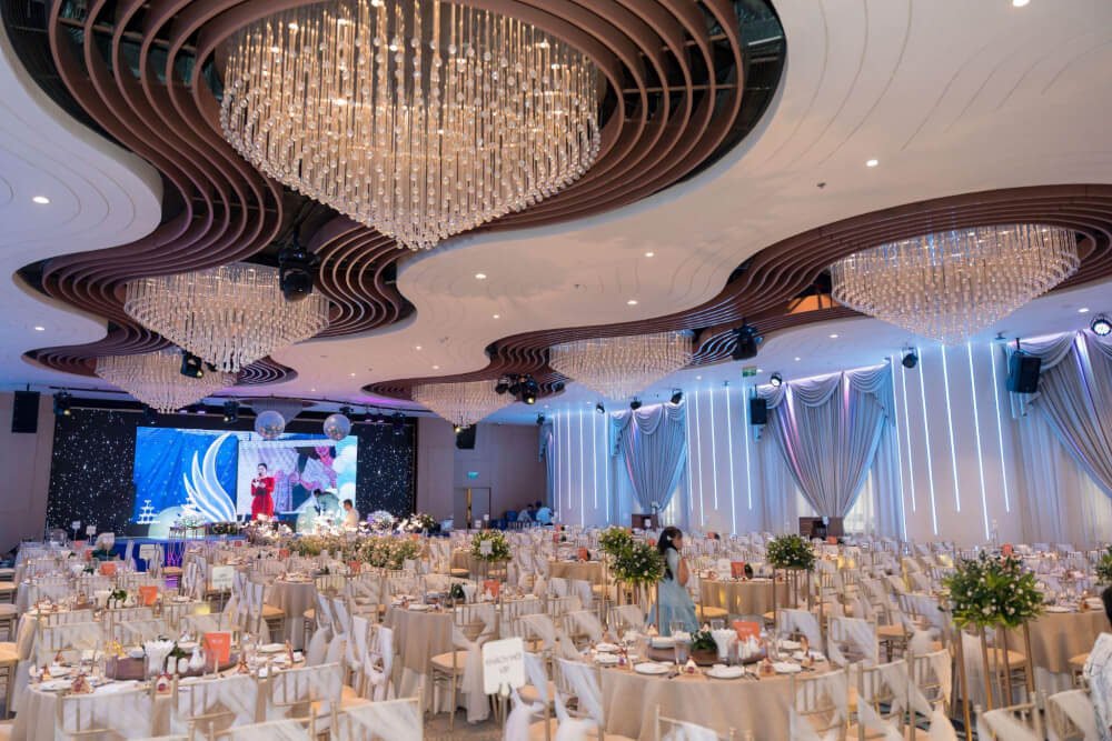 Không gian tiệc cưới sang trọng tại sảnh Sapphire - Asiana Plaza Bình Thạnh