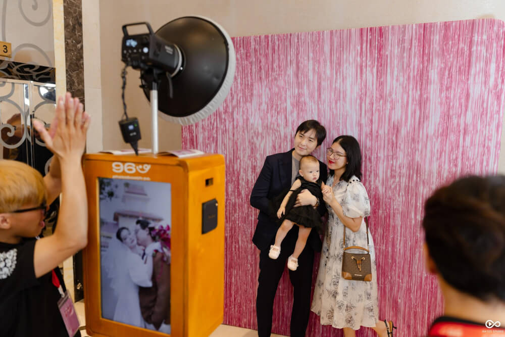 Khu vực photobooth chụp ảnh dành cho khách mời