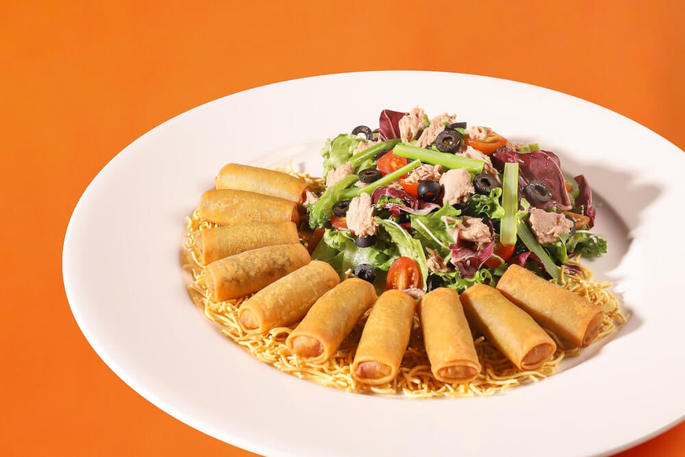 Chả Giò Ốc Lá Lốt - Xà Lách Cá Ngừ - món khai vị kết hợp hài hòa hương vị và kết cấu